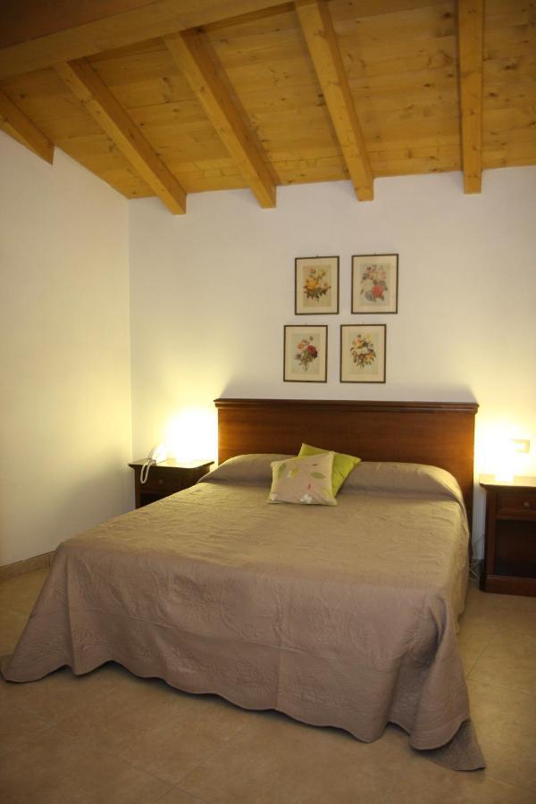 Bed and Breakfast Gli Acini Pietra dei Giorgi Exterior foto